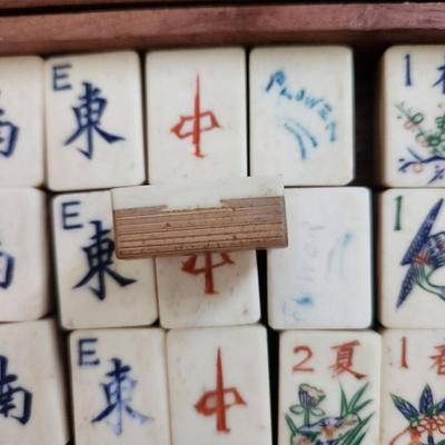 Antique Mahjong Tiles w wooden case