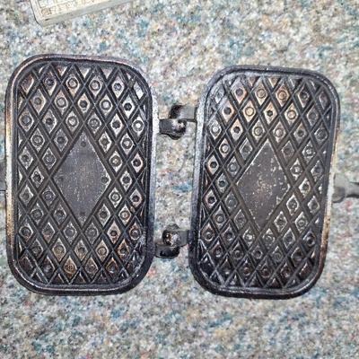 Vtg Pizelle & Waffle Iron
