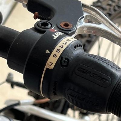 MONGOOSE ~ XR75 ~ 21 Speed Boys Bike