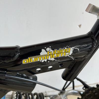 MONGOOSE ~ XR75 ~ 21 Speed Boys Bike