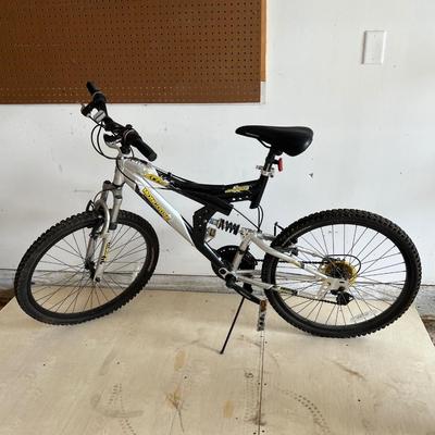 MONGOOSE ~ XR75 ~ 21 Speed Boys Bike