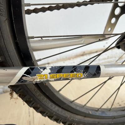 MONGOOSE ~ XR75 ~ 21 Speed Boys Bike