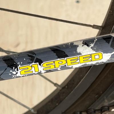 MONGOOSE ~ XR75 ~ 21 Speed Boys Bike