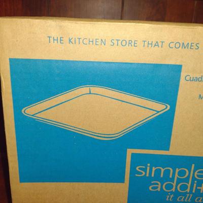 The Pampered Chef Simple Additions Medium Square Plates and Small Bowls- New in Box
