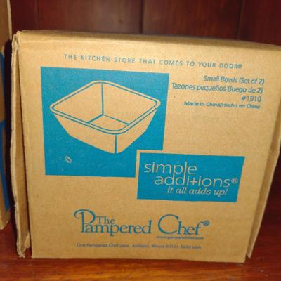 The Pampered Chef Simple Additions Medium Square Plates and Small Bowls- New in Box