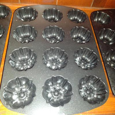 Set of Three Nordic Ware Bundt Fluted Muffin Pans