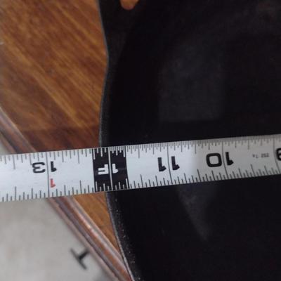 Lodge Cast Iron Skillet with Helper Handle- 12" in Diameter