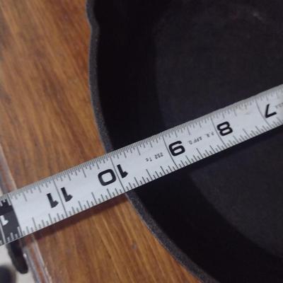 Mainstay Cast Iron Skillet- 10" in Diameter