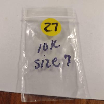 10 Karat Yellow Gold and Orange Stone Ring- Size 7- Approx Total Weight 3.9 Grams (#27)