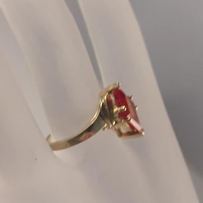 10 Karat Yellow Gold and Orange Stone Ring- Size 7- Approx Total Weight 3.9 Grams (#27)
