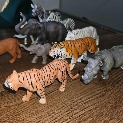 Vintage Safari Limited Animal Kingdom Figurines