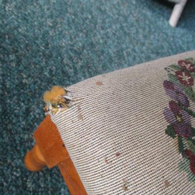 Friends Are Flowers That Never Fade Embroidered Storage Foot Stool