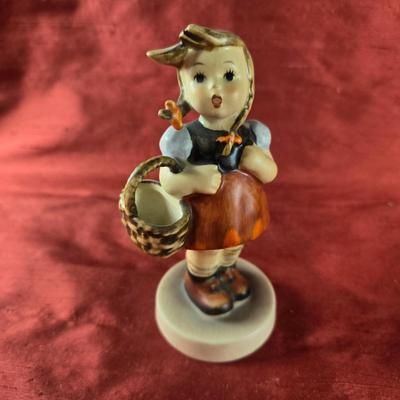 Goebel/Hummel "Little Shopper"