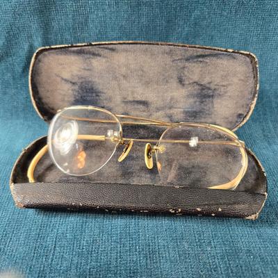 Vintage Eye Glasses With Original Case