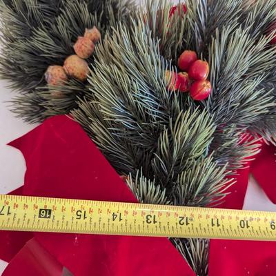 Holiday Wreaths Tablecloth Towel Potholders