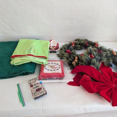 Holiday Wreaths Tablecloth Towel Potholders
