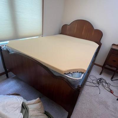Antique Full bed w/ bedding