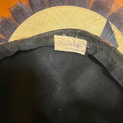 Lot of vintage hats