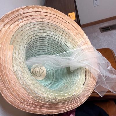 Lot of vintage hats