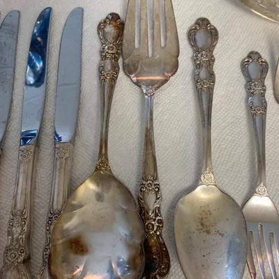 Rogers “Heritage” Silverplate Flatware Lot