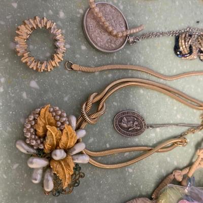 Huge Lot - Costume & Damaged Jewelry