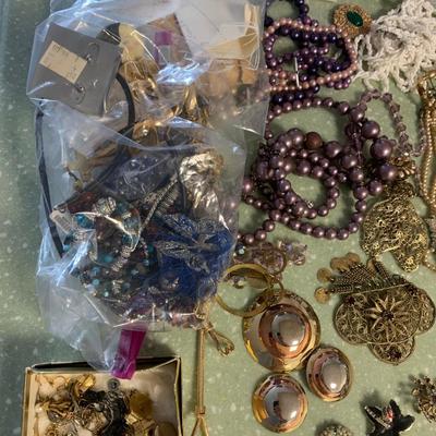 Huge Lot - Costume & Damaged Jewelry