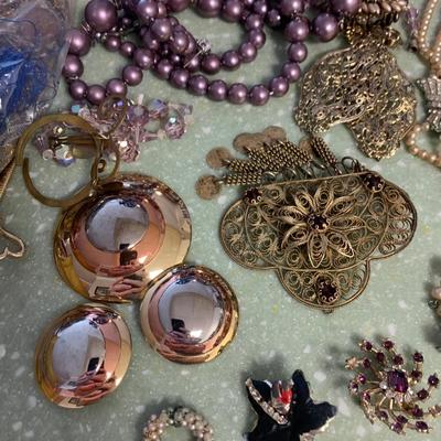 Huge Lot - Costume & Damaged Jewelry