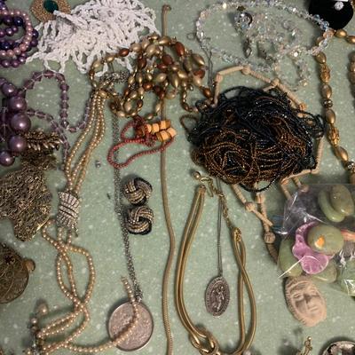 Huge Lot - Costume & Damaged Jewelry