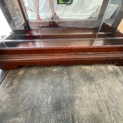Lot# 055 Howard Miller, Mahogany Dome Top Curio China Cabinet with Lights & Mirrored Back