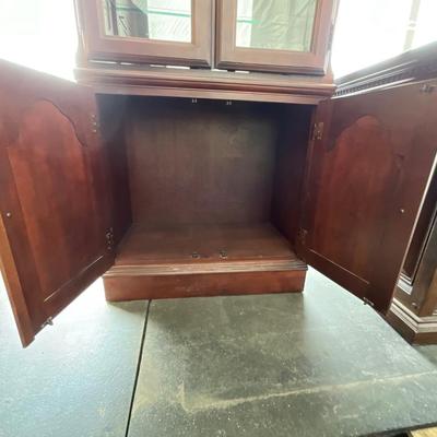 Lot# 59 Mahogany Lighted Beveled Glass Door China Hutch