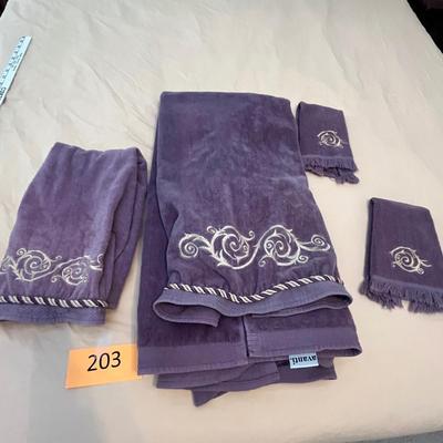 Purple towel set