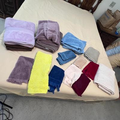 Assorted towel lot
