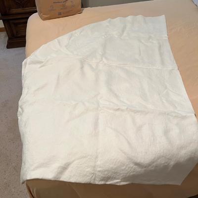 Oval tablecloth
