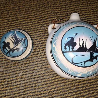2 navajo pottery pc