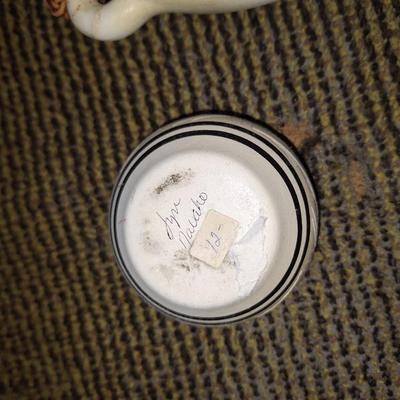2 navajo pottery pc