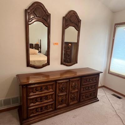Vintage dresser w/ mirrors