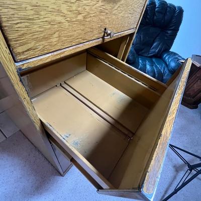 Metal 4 drawer file cabinet