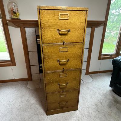 Metal 4 drawer file cabinet