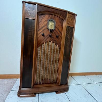 Delco Floor Radio