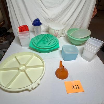 Tupperware lot