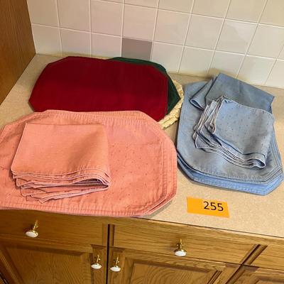 Placemats & napkins group