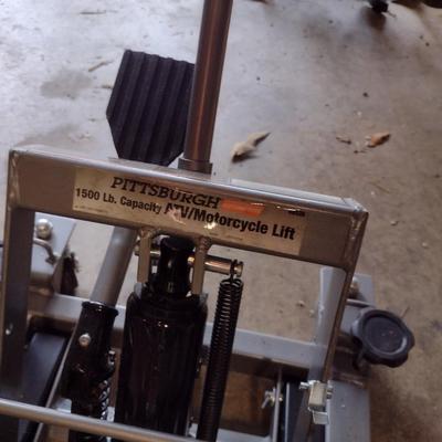Pittsburgh 1500lb ATV/Motorcycle Lift