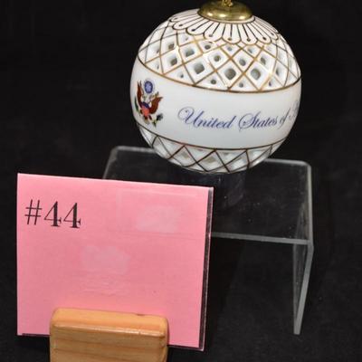 Vintage WOODMERE Presidential Seal Porcelain Ornament #883 3”