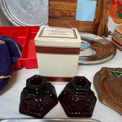 Assortment of kitchen items
