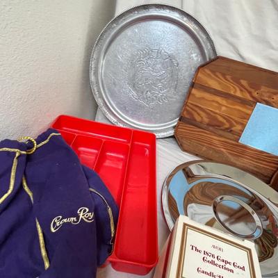 Assortment of kitchen items
