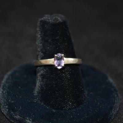 925 Sterling Ring w/ Amethyst Size 8, 2.0g