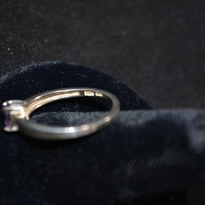 925 Sterling Ring w/ Amethyst Size 8, 2.0g