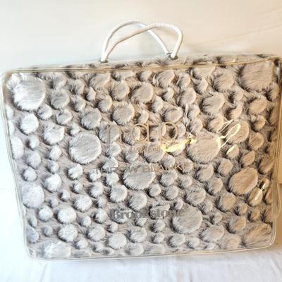 Lot #9 Brookstone NAP Deluxe Throw - New in Package