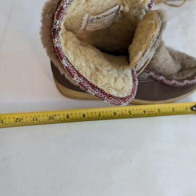 Snow Land Size 7 Boots