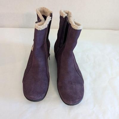 Size 7 1/2 M Leather Upper